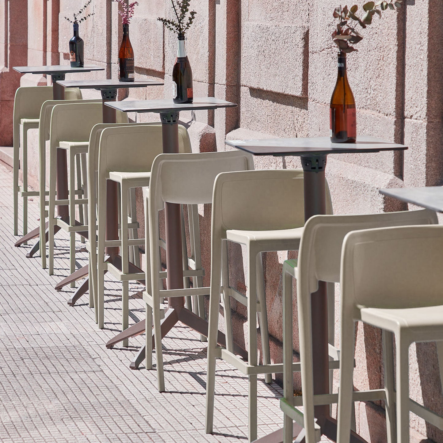 Quatro Bar Table SQ28"