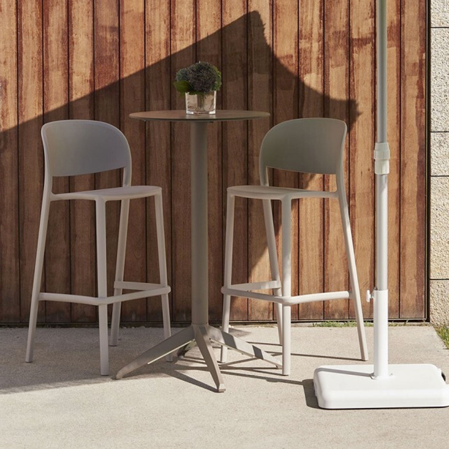 Quatro Bar Table R28"